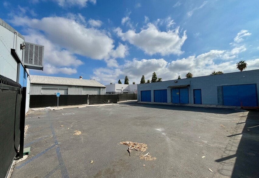 More Photos Of 3640 Chicago Ave, Riverside Light Distribution For Lease