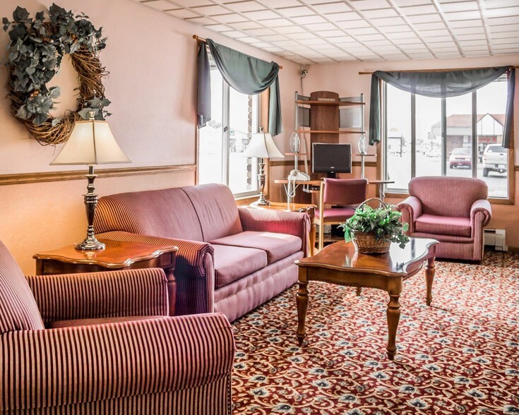 More Photos Of 921 N Lincoln Rd, Escanaba Hotel For Sale