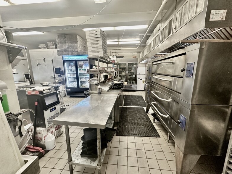 More Photos Of 136 Hamilton Ave, Greenwich Storefront Retail Residential For Lease
