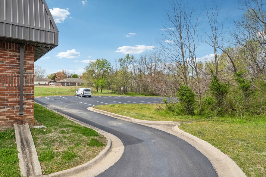 More Photos Of 2020 Holly Rd, Claremore Office For Sale