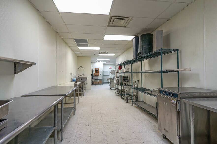 More Photos Of 3450 Gateway Dr, Grand Forks Restaurant For Lease