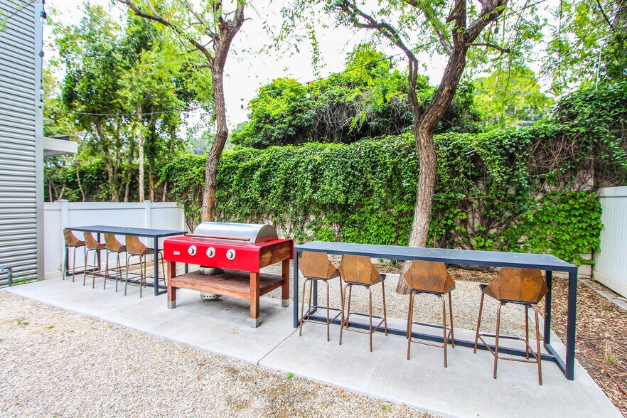 More Photos Of 3450 Cahuenga Blvd W, Los Angeles Office Residential For Lease