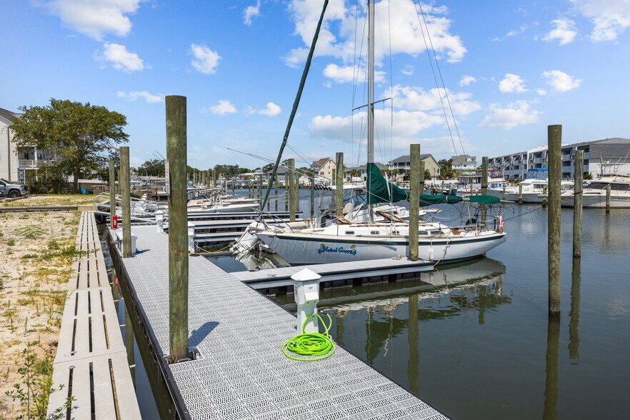 More Photos Of 101 Roanoke Ave, Morehead City Marina For Sale