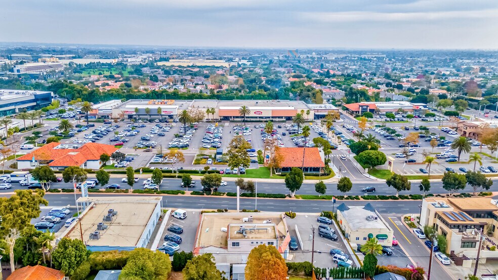More Photos Of 2709 N Sepulveda Blvd, Manhattan Beach Storefront Retail Office For Lease