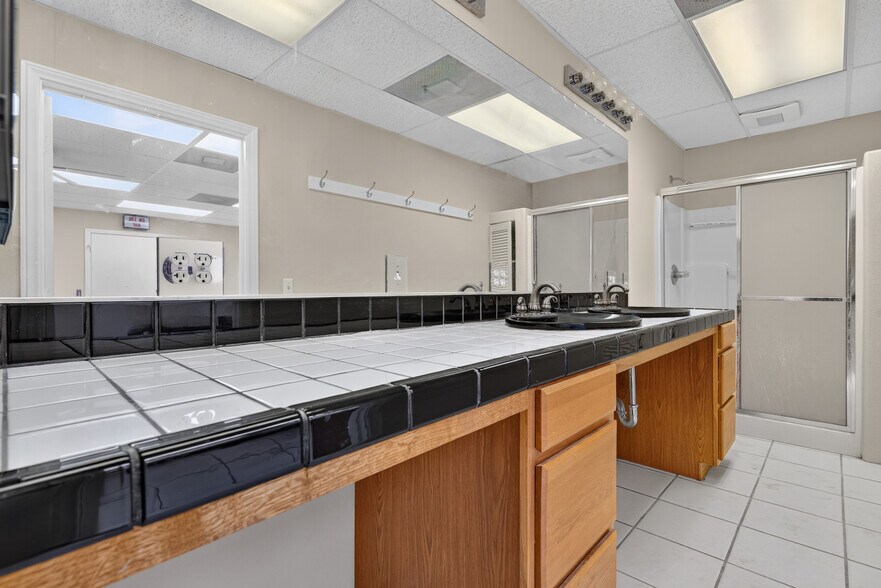 More Photos Of 17100 Indian Canyon Dr, North Palm Springs Office For Sale