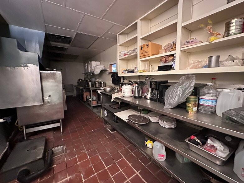 More Photos Of 1023 E F St, Oakdale Restaurant For Lease