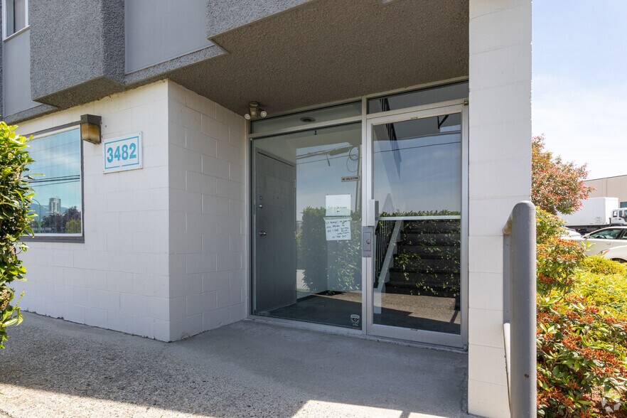 More Photos Of 3456 Gardner Crt, Burnaby Warehouse For Lease