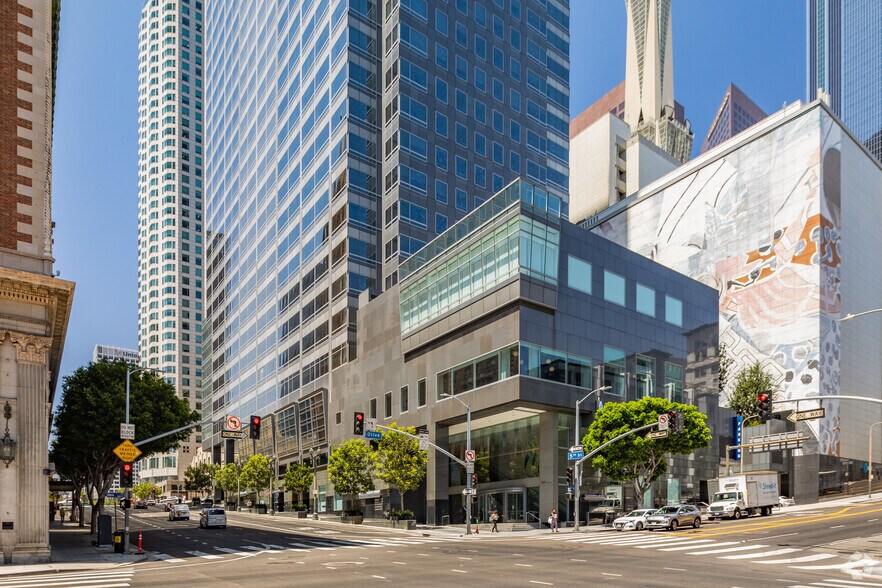 More Photos Of 555 W 5th St, Los Angeles Office For Lease