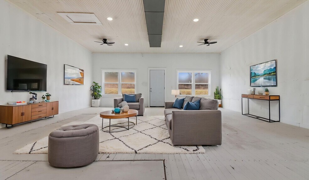 More Photos Of 3104 Tucker Hill Rd, Kinsale Warehouse For Sale