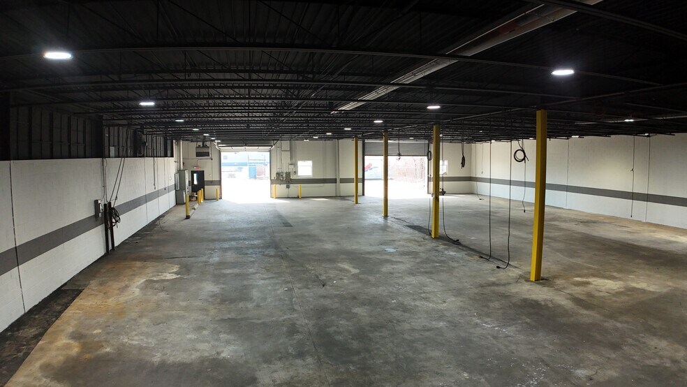 More Photos Of 32537 Parklane Ave, Garden City Manufacturing For Lease
