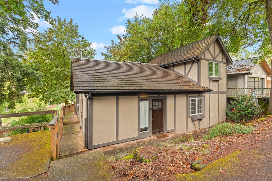 More Photos Of 1824 SW Greenway Cir, West Linn Specialty For Sale