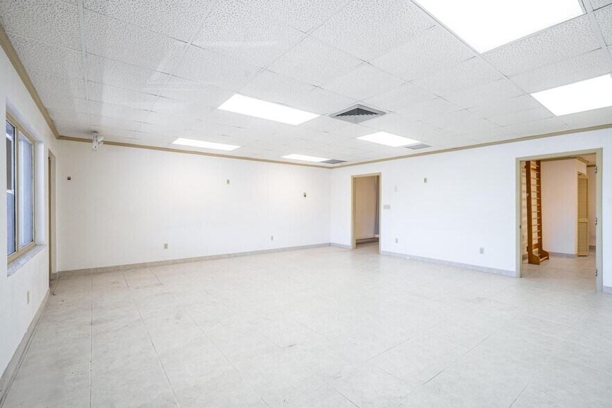 More Photos Of 7480 Fairway Dr, Miami Lakes Medical For Lease