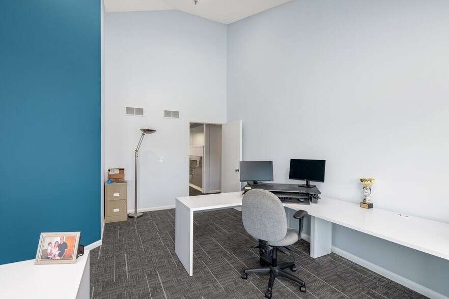 More Photos Of 7815 Telegraph Rd, Bloomington Office For Sale