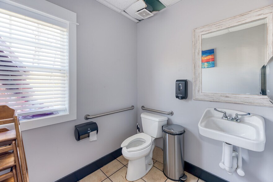 More Photos Of 100 Colingwood Ln, Kill Devil Hills Restaurant For Sale