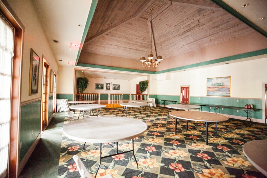 More Photos Of 219 Highway 51 NE, Steinhatchee Lodge Meeting Hall For Sale