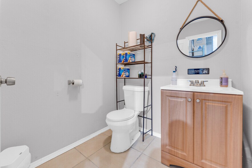 More Photos Of 501-513 Old Griffin Rd, Dania Warehouse For Sale