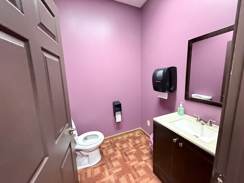 More Photos Of 431 13th St, Franklin Office For Sale