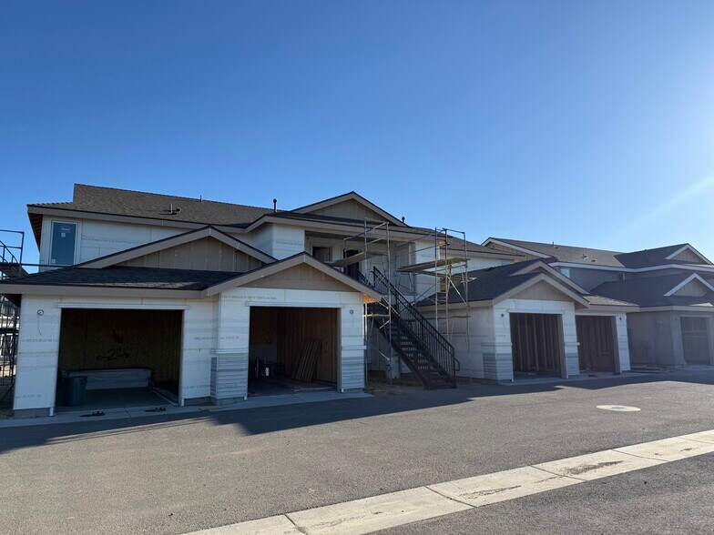 Primary Photo Of 604 Crossing Cir, Gardnerville Apartments For Sale
