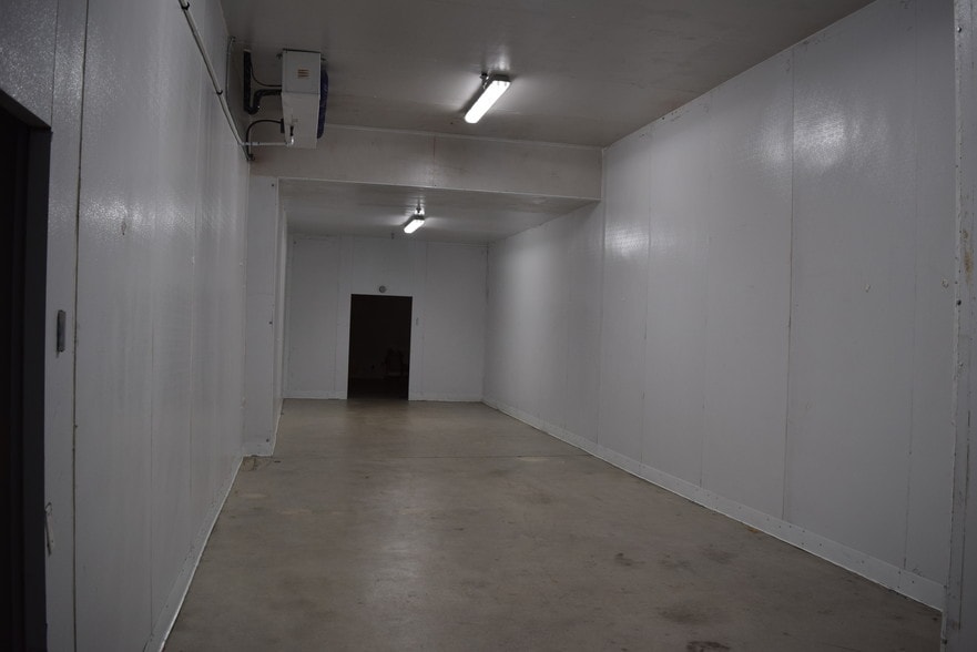 More Photos Of 7737-7741 Burnet Ave, Van Nuys Warehouse For Sale