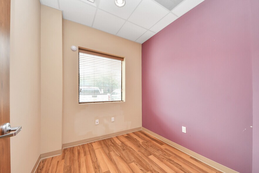 More Photos Of 3521 Town Center Blvd, Sugar Land Medical For Lease