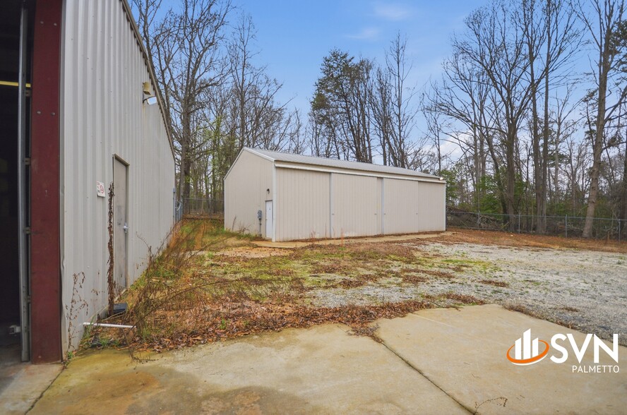 More Photos Of 107 Ben Hamby Ln, Greenville Light Distribution For Lease