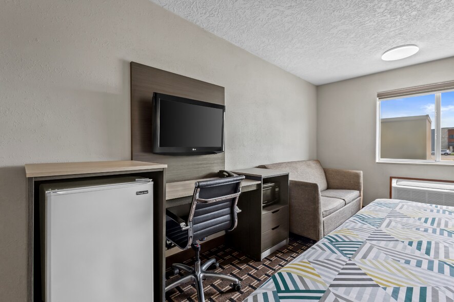 More Photos Of 110 Sodrac Dr, North Sioux City Hotel For Sale