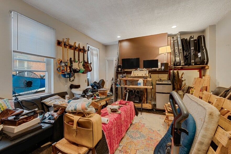 More Photos Of 2112 N Charles St, Baltimore Office For Sale