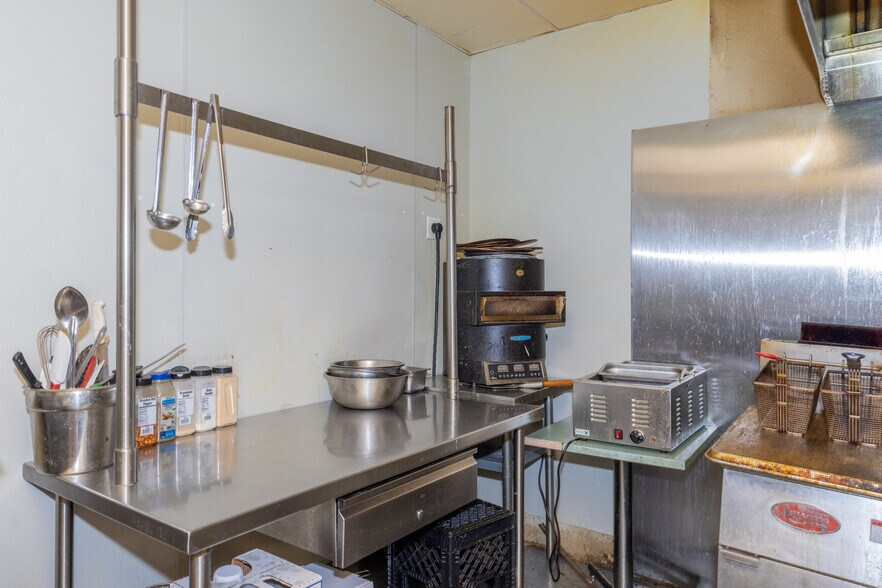 More Photos Of 1820 E 30th St, Cleveland Sports And Entertainment For Sale