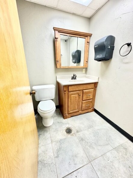 More Photos Of 502 NW Highway 270, Woodward Truck Terminal For Lease