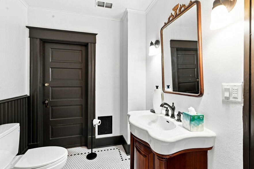 More Photos Of 1417 8th Ave, Fort Worth Hospitality For Sale