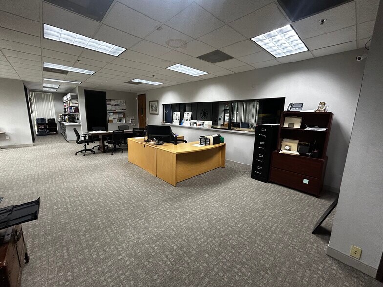 More Photos Of 8249 Parkline Blvd, Orlando Warehouse For Lease