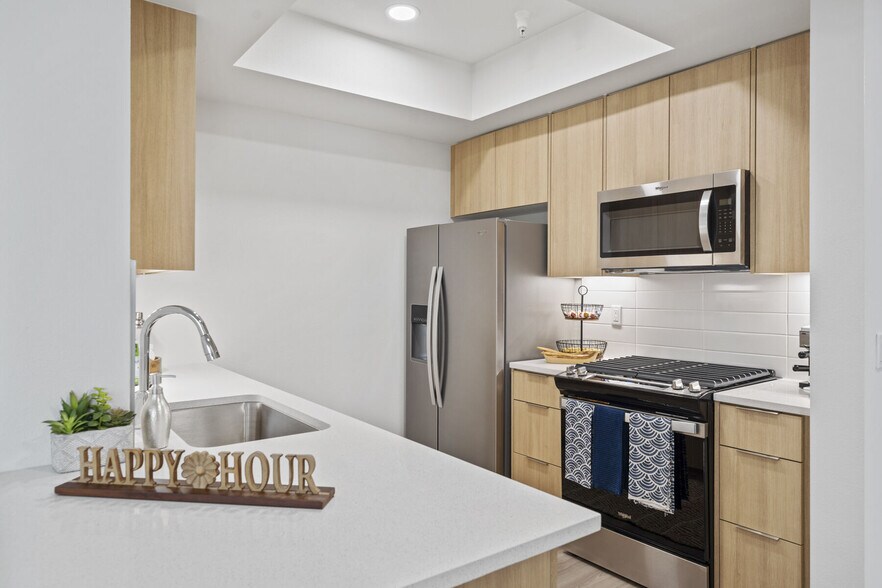 More Photos Of 11049 Magnolia Blvd, North Hollywood Apartments For Lease