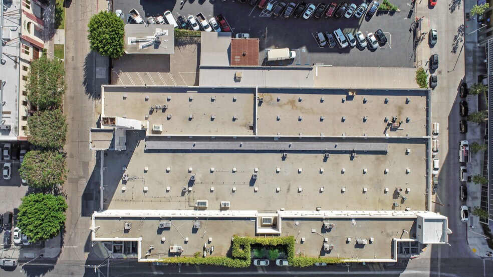 More Photos Of 7000 Romaine St, Los Angeles Showroom For Lease