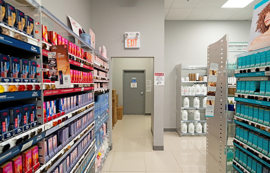 More Photos Of 675 Empress St, Winnipeg General Retail For Sale