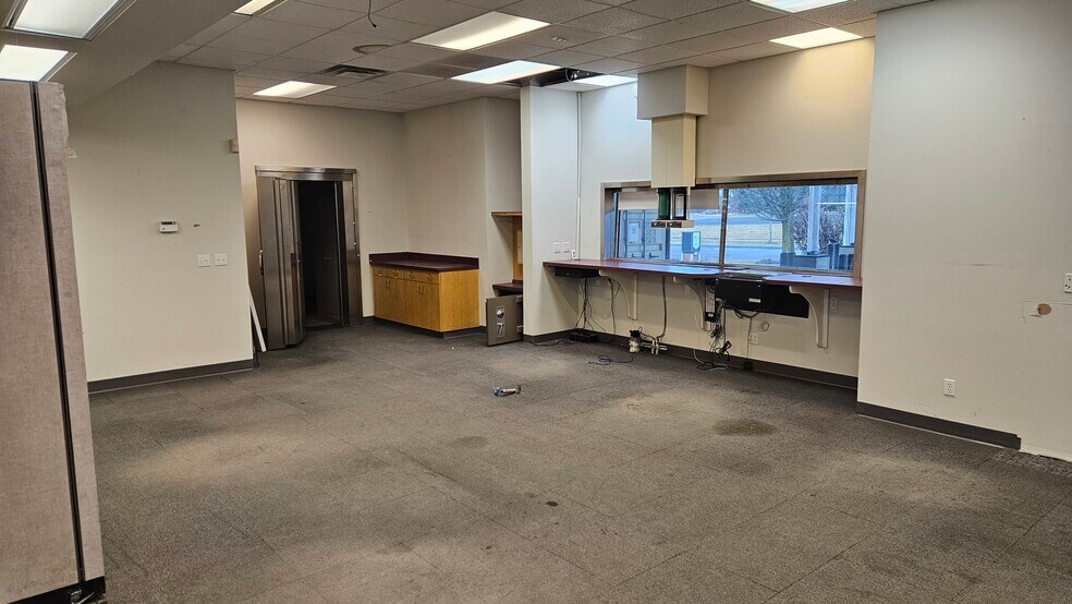 More Photos Of 8727 W Highway 2, Spokane Office For Sale