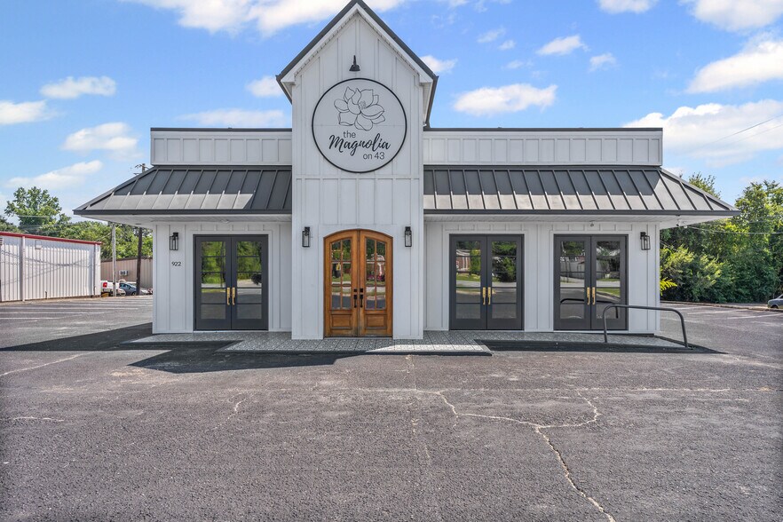 Primary Photo Of 922 Saraland Blvd S, Saraland Restaurant For Sale