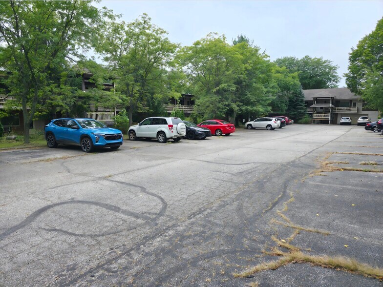 Primary Photo Of 143 Durling Dr, Wadsworth Apartments For Sale