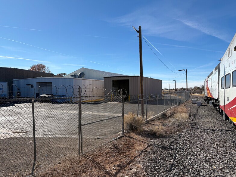 More Photos Of 2680 Sawmill Rd, Santa Fe Distribution For Sale