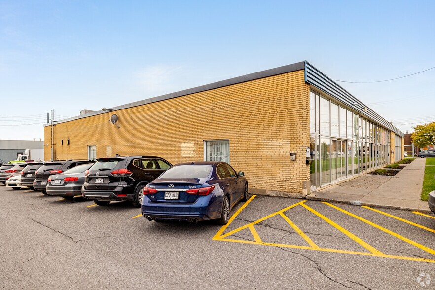 More Photos Of 8050-8080 Rue Jarry, Montréal Research And Development For Lease