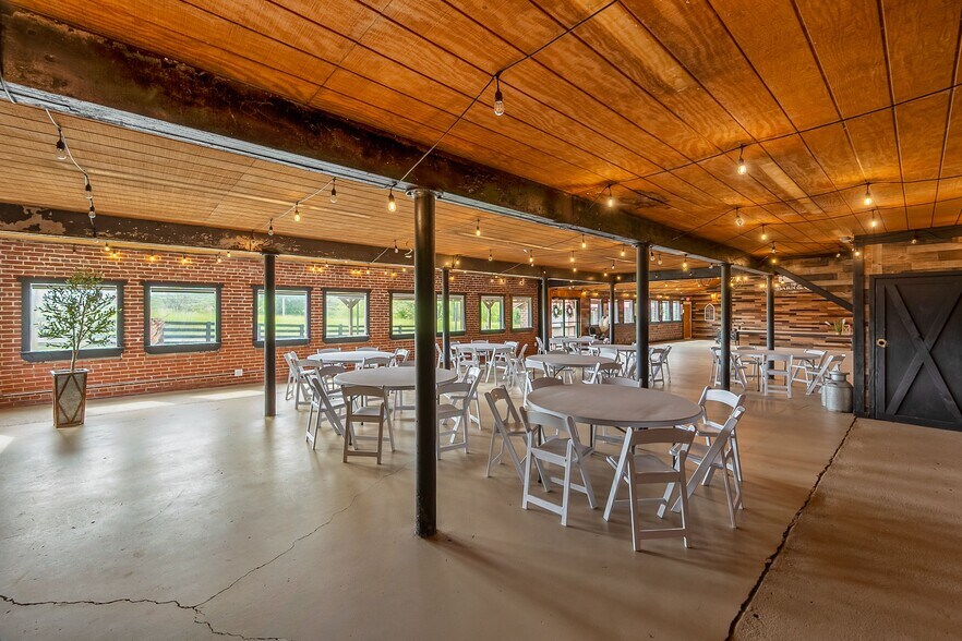 More Photos Of 4241 Lee Hwy, Pulaski Lodge Meeting Hall For Sale