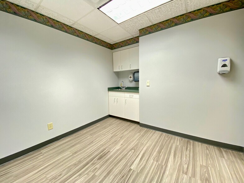 More Photos Of 1107 Statesville Blvd, Salisbury Medical For Lease