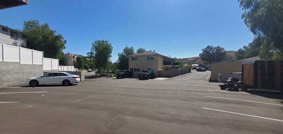 More Photos Of 17717 Scherzinger Ln, Santa Clarita Apartments For Sale