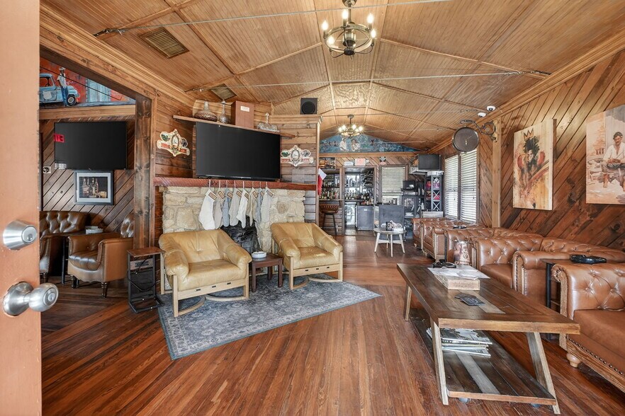 More Photos Of 314 Flagler Ave, New Smyrna Beach Storefront For Sale