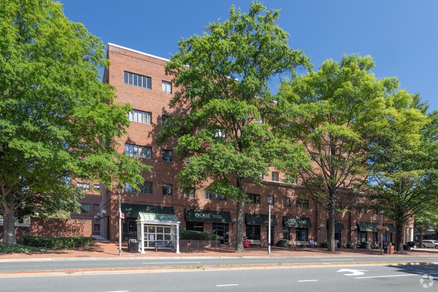 More Photos Of 101 W Broad St, Falls Church Office For Lease