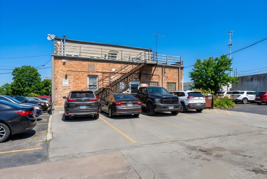 More Photos Of 134 W State St, Sycamore Office Residential For Sale