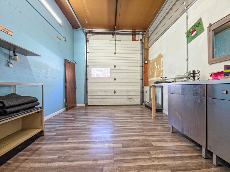 More Photos Of 7 Colonel Dr, Bourne Auto Repair For Sale