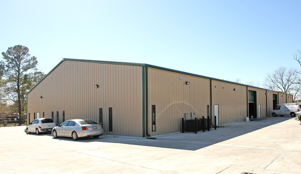 More Photos Of 4920 Pinemont Dr, Houston Manufacturing For Sale