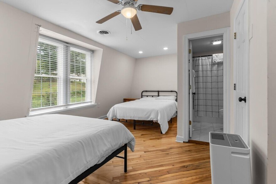 More Photos Of 509 W Main St, Fries Hotel For Sale