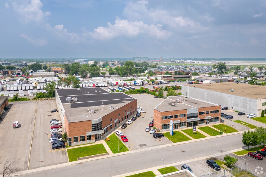 More Photos Of 610-650 Av Orly, Dorval Warehouse For Lease