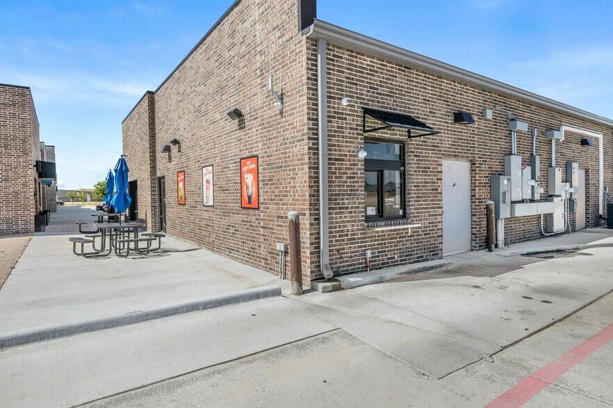 More Photos Of 9402 Hillside Rd, Amarillo Freestanding For Lease